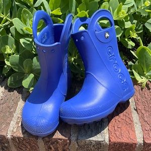 Crocs kids handle it rain boots.